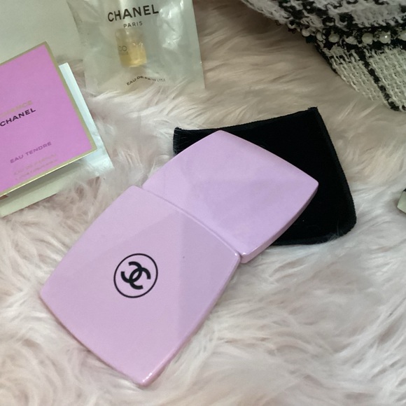Chanel bundle with fashion hat, double sided mirror, shopping bag & 3 parfumes - Picture 5 of 10